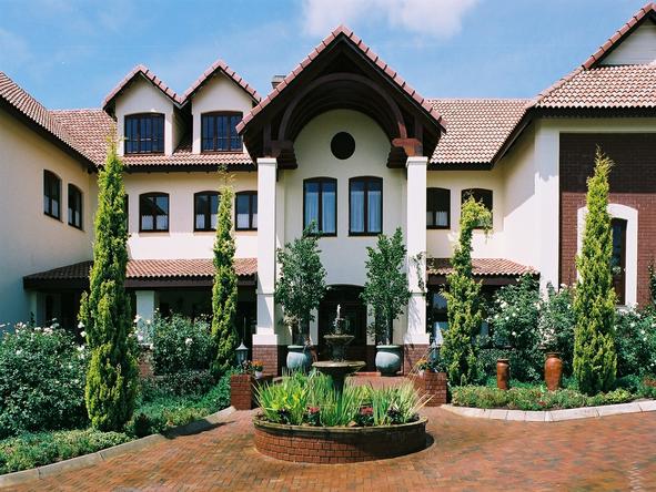 Oliver's Restaurant and Lodge - the lodge has echoes of German architecture about it